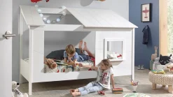 Bed HuisBed inclusief voorpaneel en half dak